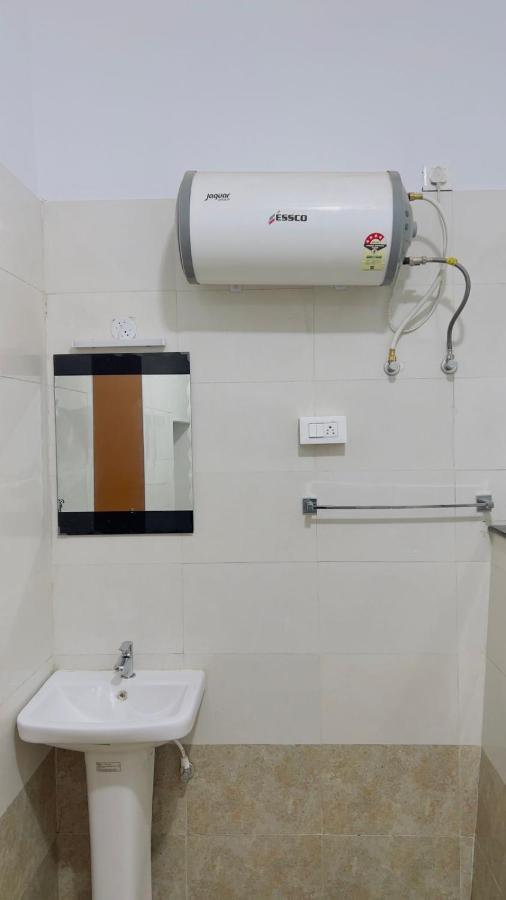 Perinba Vilas Inn Ketti Bagian luar foto